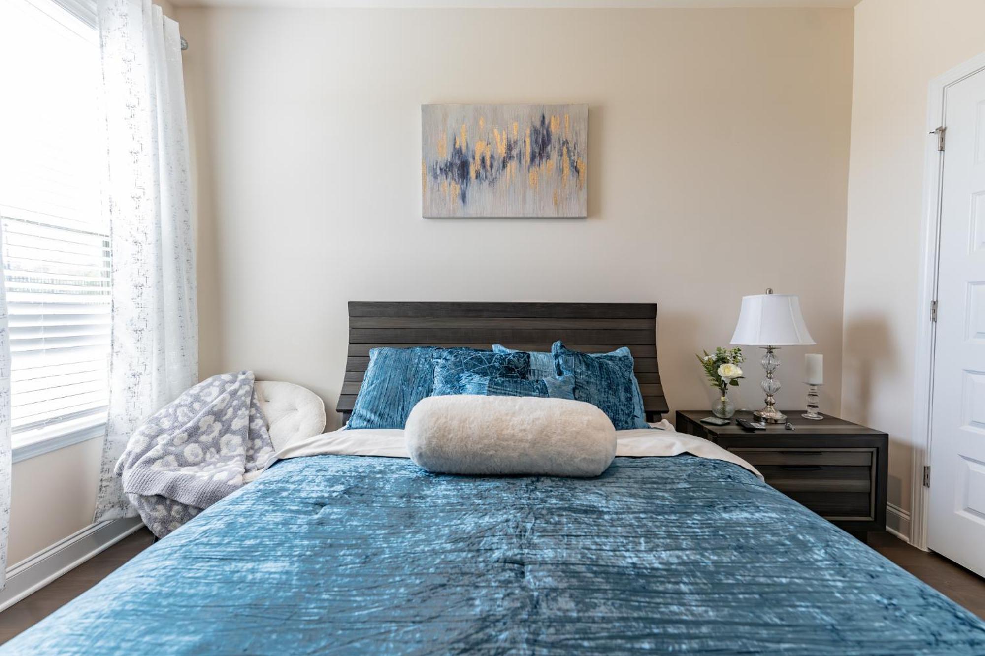 Luxury Bedroom With Private Bath Hampton Exterior foto