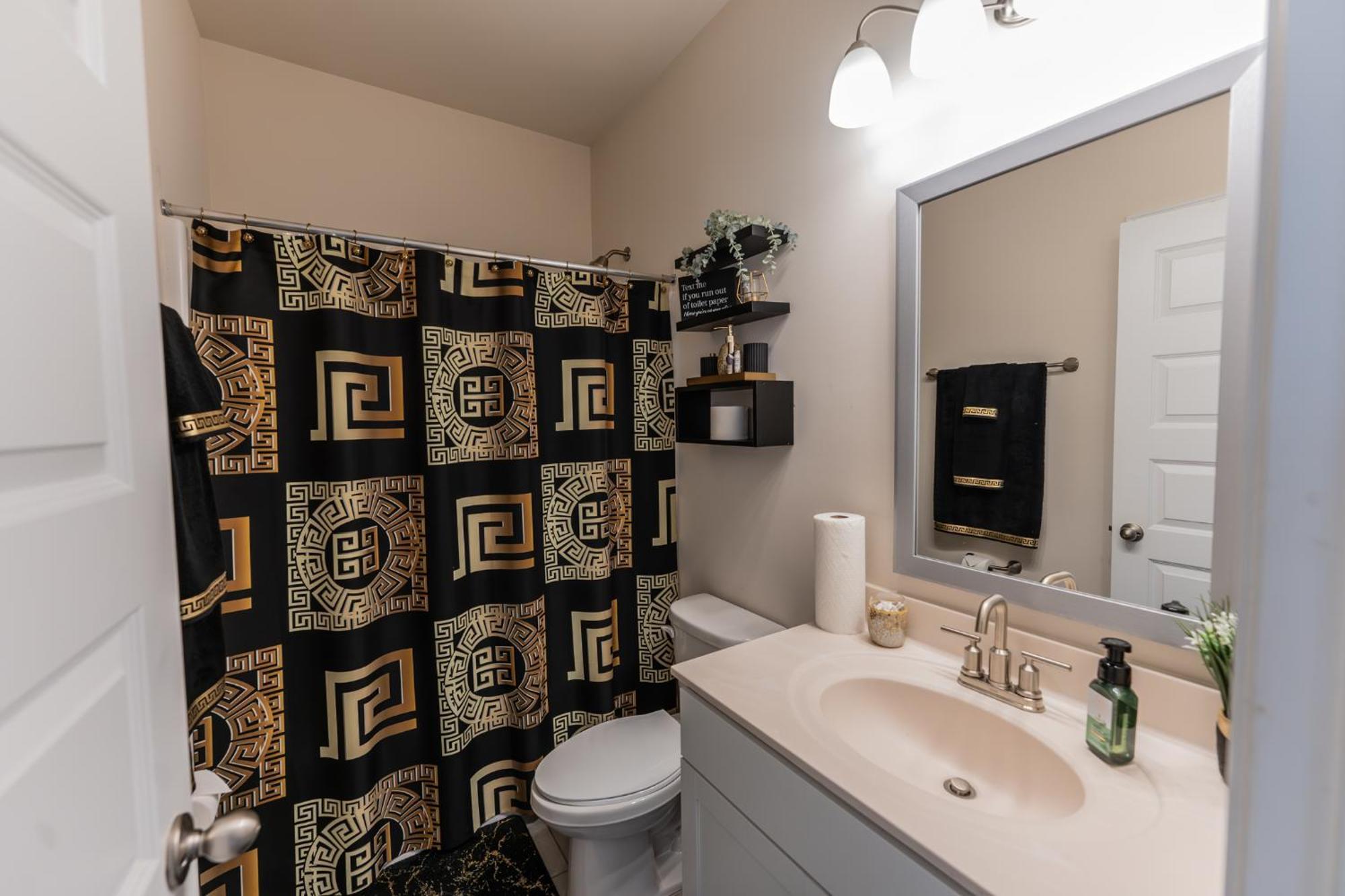 Luxury Bedroom With Private Bath Hampton Exterior foto